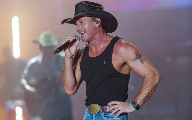 Tim McGraw Wore His Father’s Jersey To World Series Game